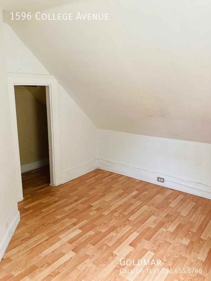 1596 College Ave - Photo 7 of 9