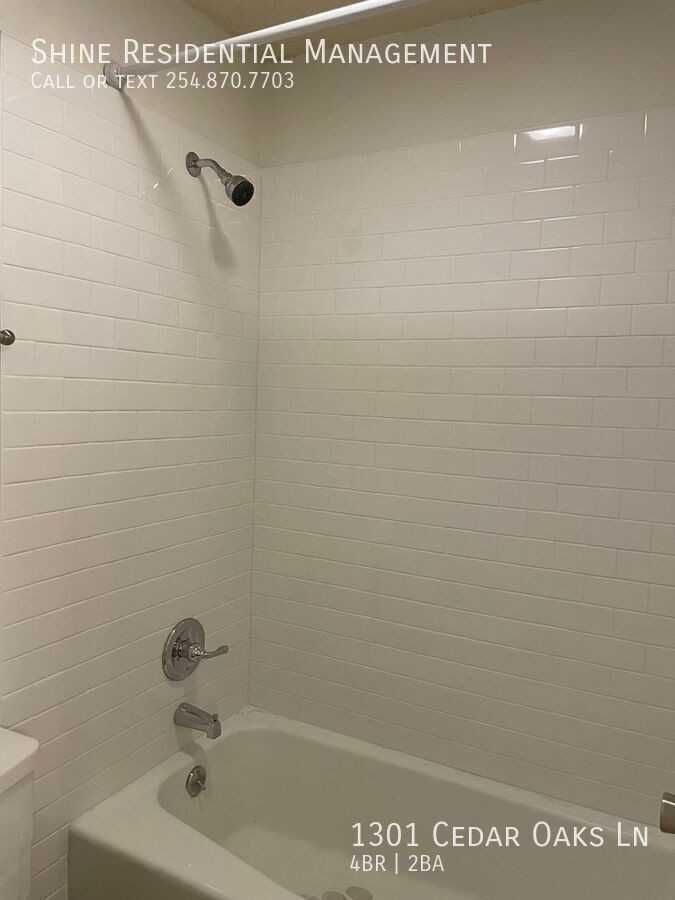 1301 Cedar Oaks Ln - Photo 5 of 7