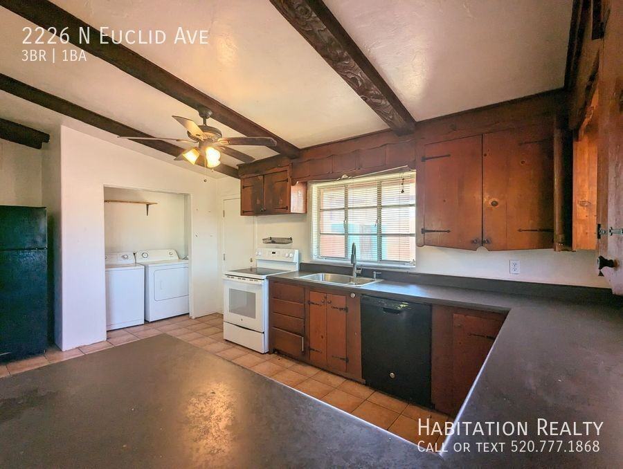 2226 N Euclid Ave #1 - Photo 4 of 19