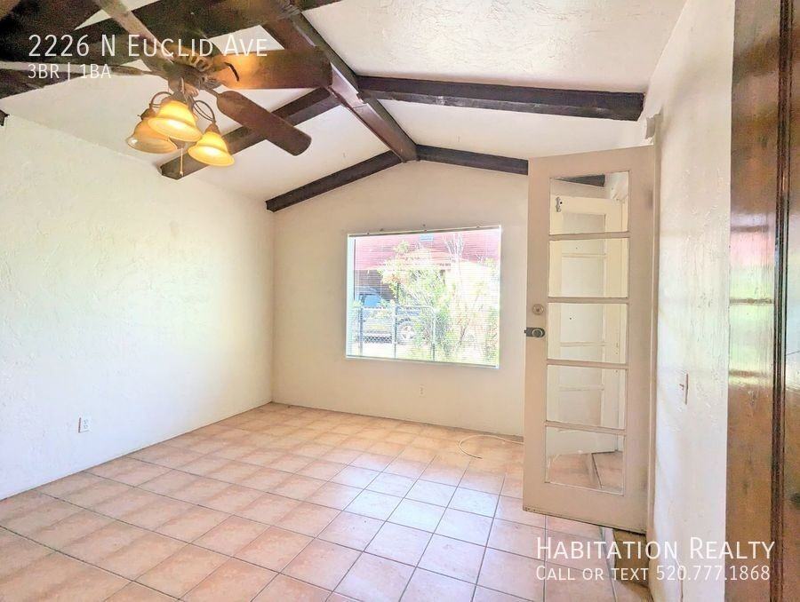 2226 N Euclid Ave #1 - Photo 6 of 19