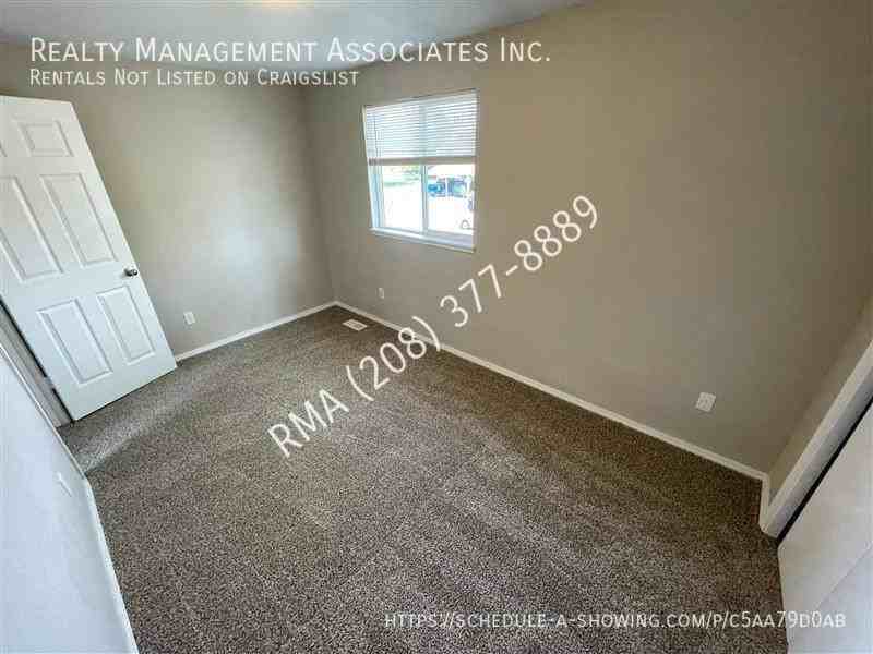 1339 W Sandalwood Dr - Photo 4 of 12