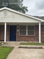 featured image of 703 Lon Moore St