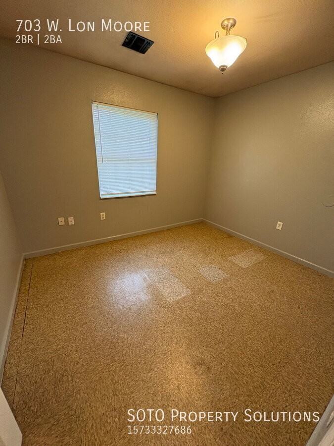 703 Lon Moore St - Photo 5 of 6
