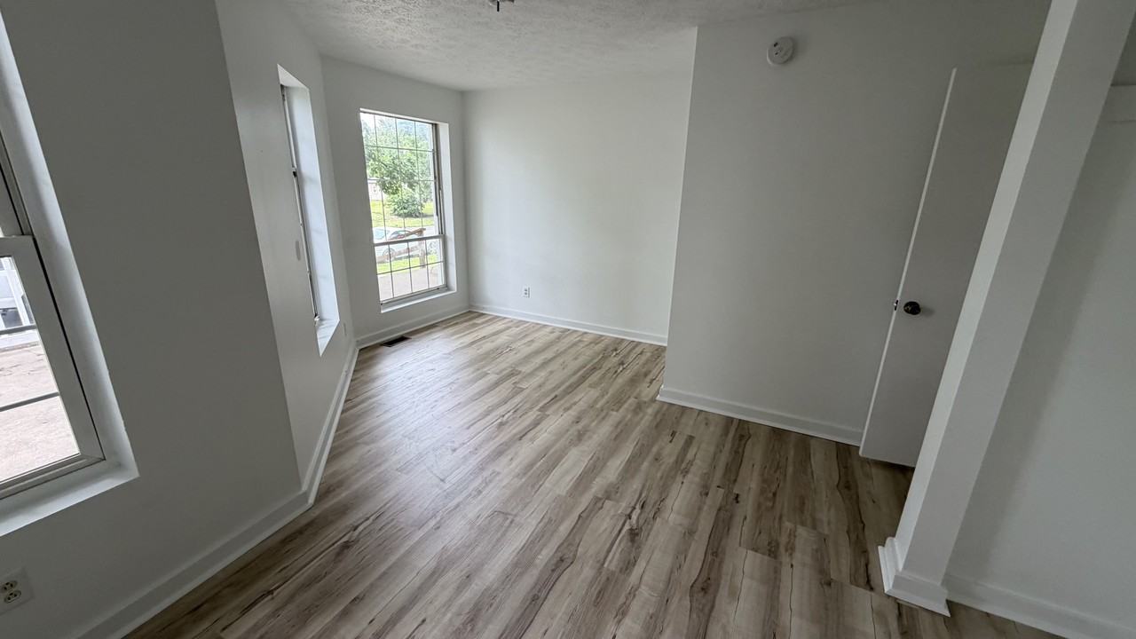 1107 N 4th St #1 - Photo 3 of 10