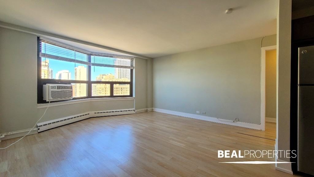 445 W Wellington Ave #15H
