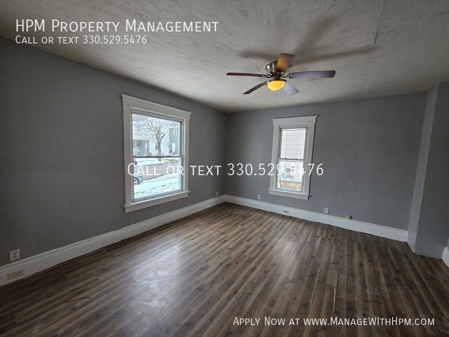 111 Maple Ave Se - Photo 3 of 9