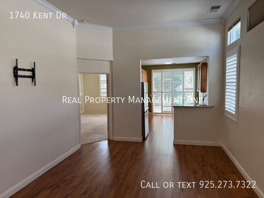 1740 Kent Dr - Photo 4 of 26