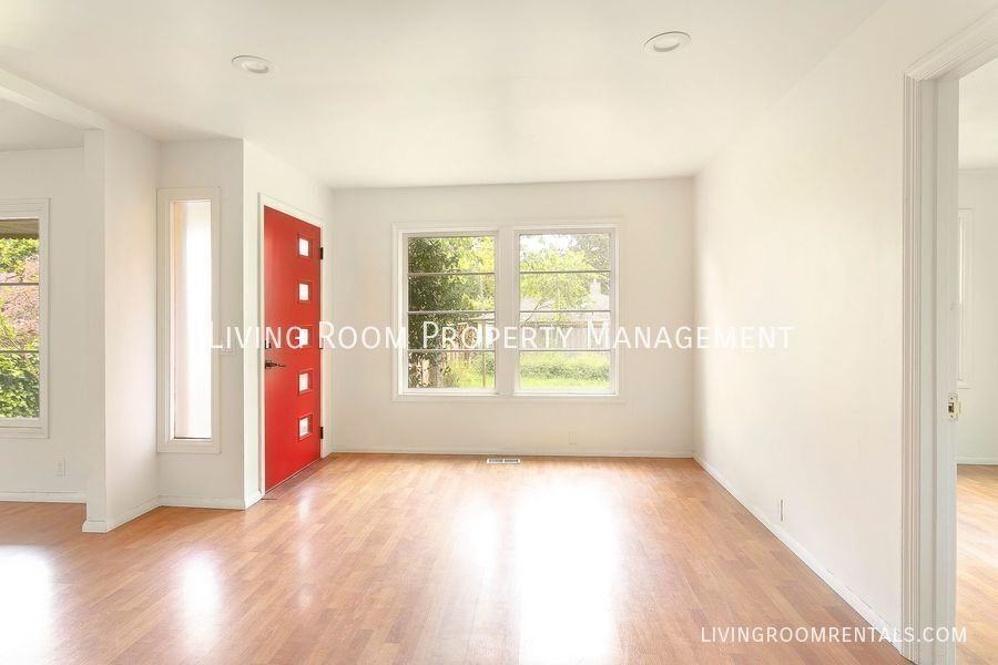 4642 Ne Emerson St - Photo 2 of 16