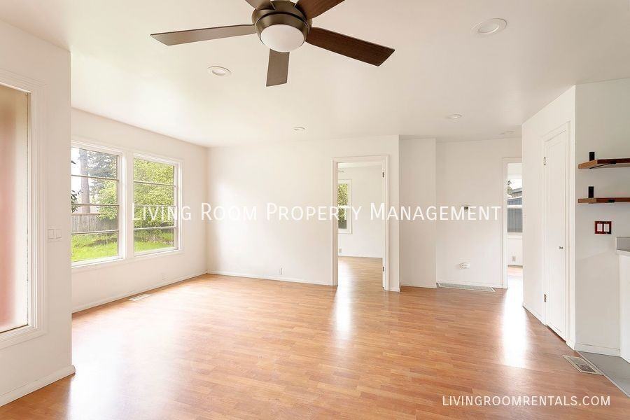 4642 Ne Emerson St - Photo 6 of 16