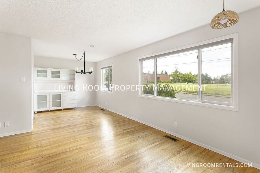 5030 Ne 41st Ave - Photo 3 of 16