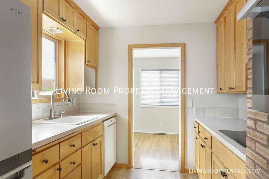 5030 Ne 41st Ave - Photo 6 of 16