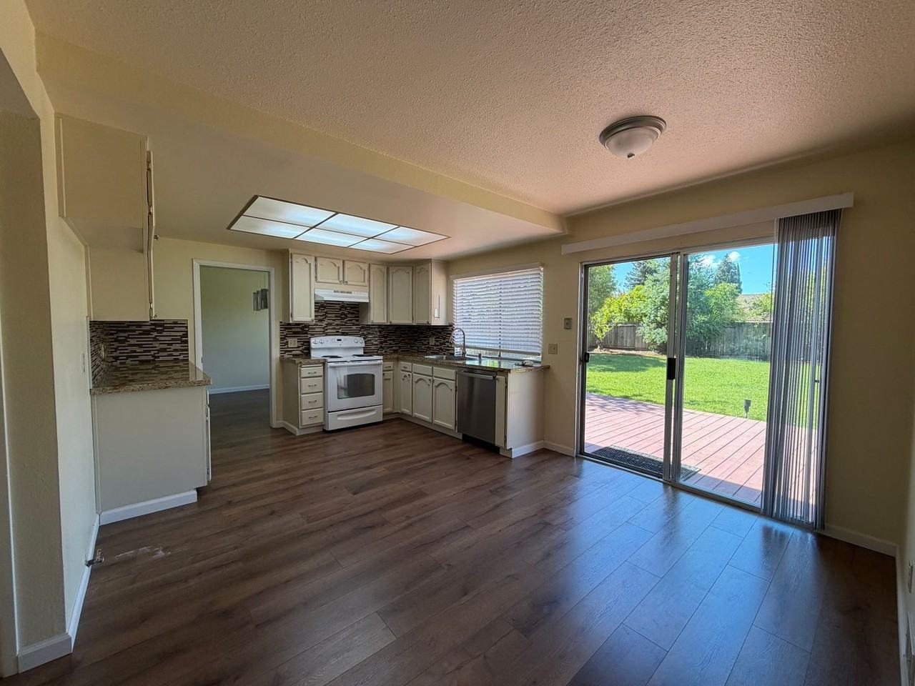 3445 Quincey Ln - Photo 2 of 38