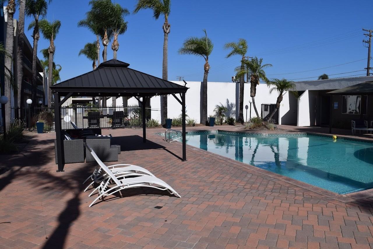 Azul Apartments - Photo 2 of 10