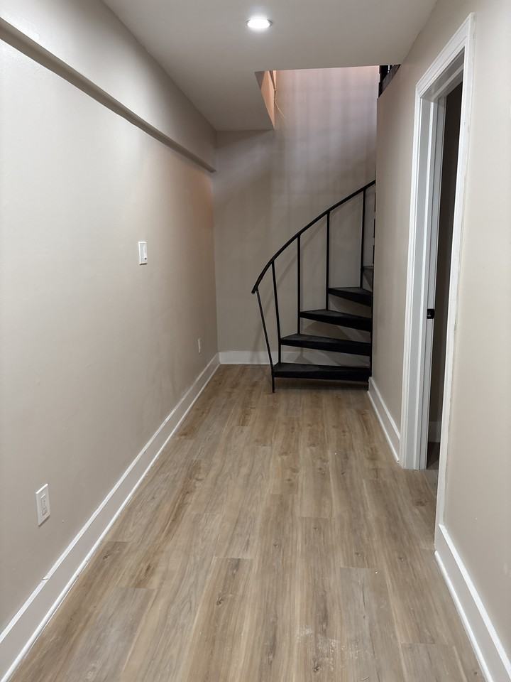 110 Railroad Ave #6 - Photo 5 of 16