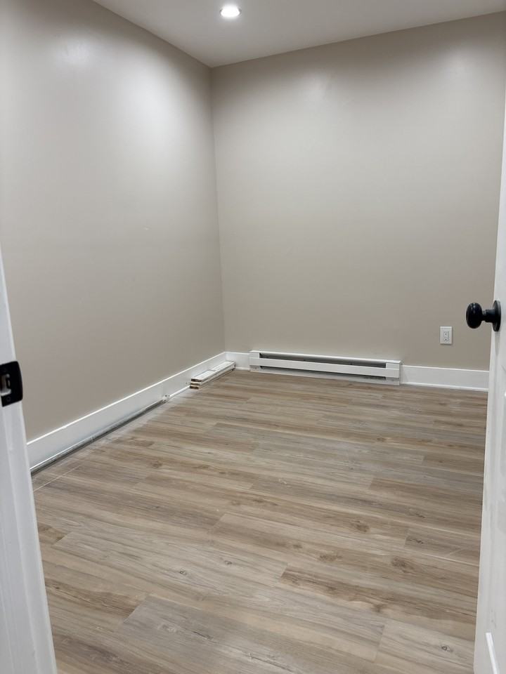 110 Railroad Ave #6 - Photo 7 of 16