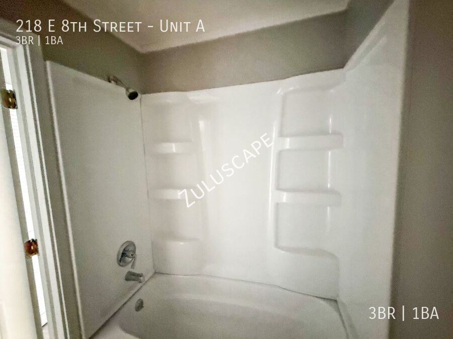 218 E 8th St #A - Photo 7 of 19
