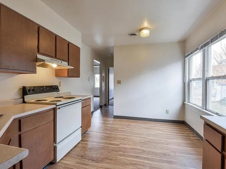 411 E Plum St #1 - Photo 4 of 13