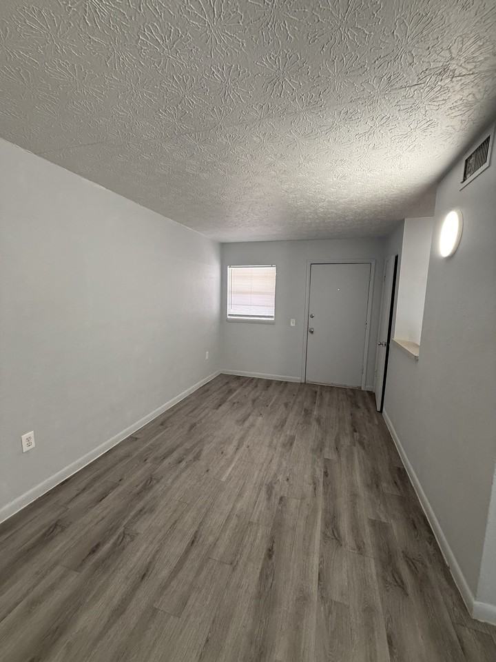 922 E Brownlee St - Photo 4 of 14