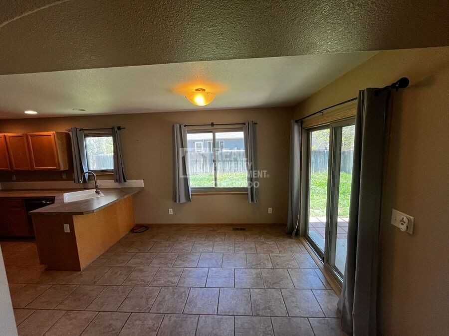 8464 Calumet Way - Photo 4 of 26
