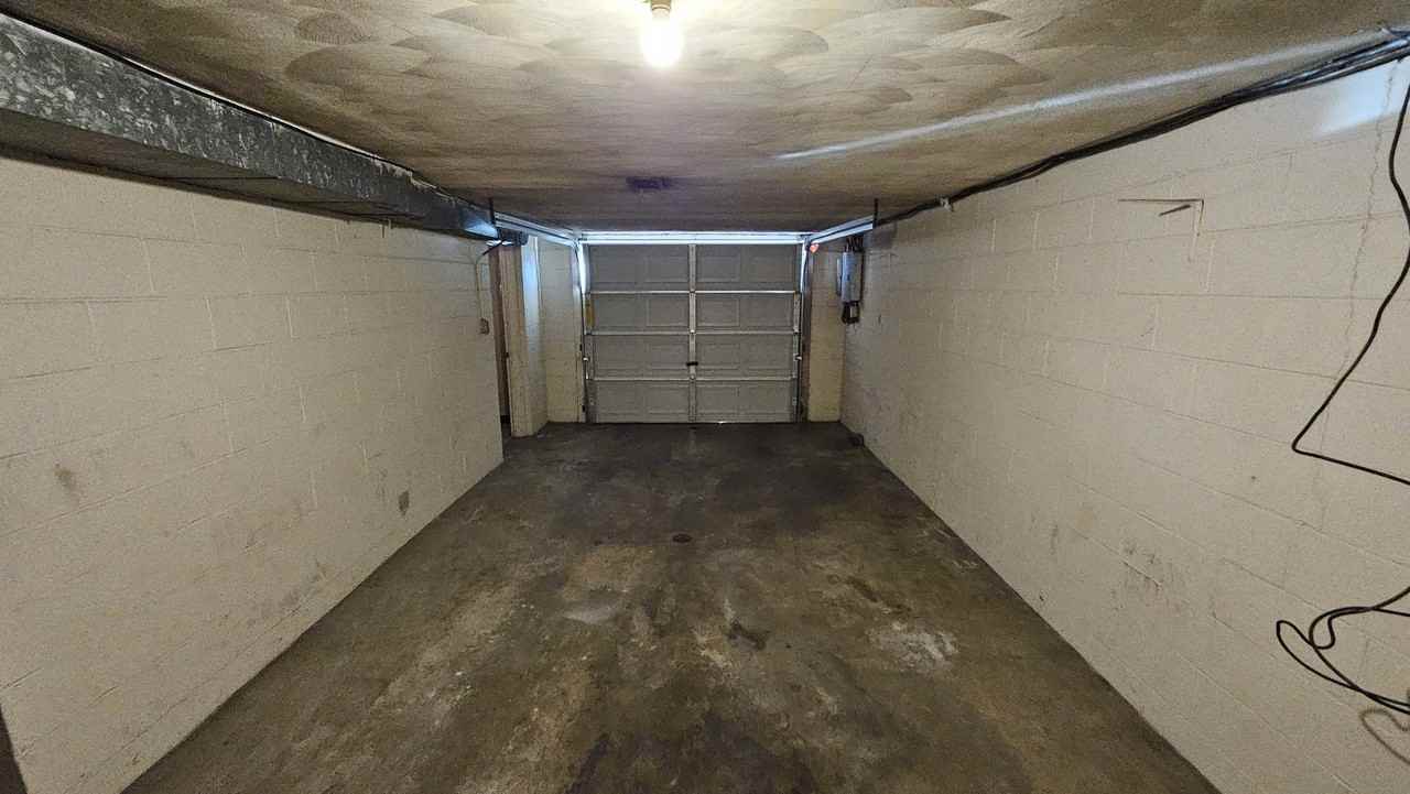 1629 Spring Ave Ne #NA - Photo 3 of 11