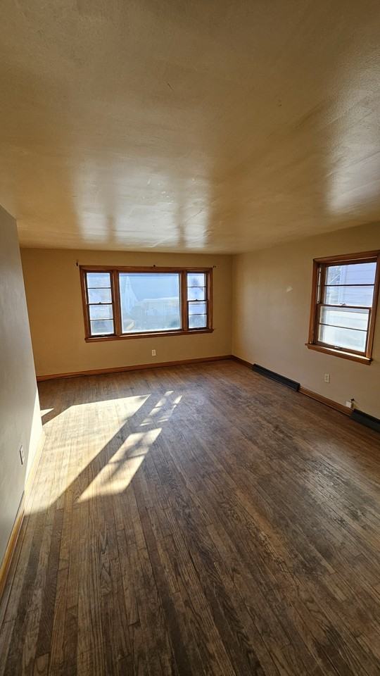 1629 Spring Ave Ne #NA - Photo 6 of 11