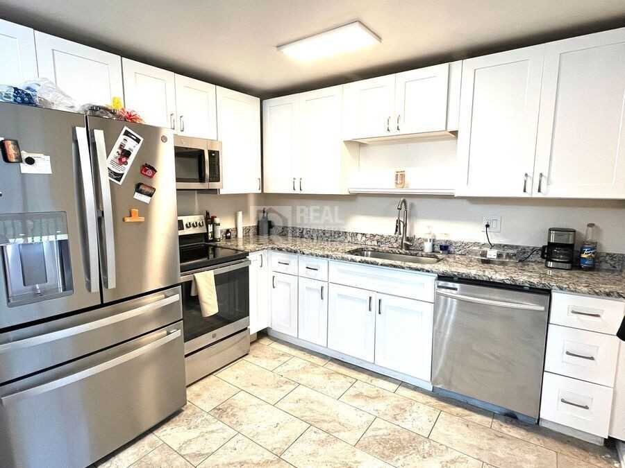 2046 Del Mar Dr - Photo 6 of 28