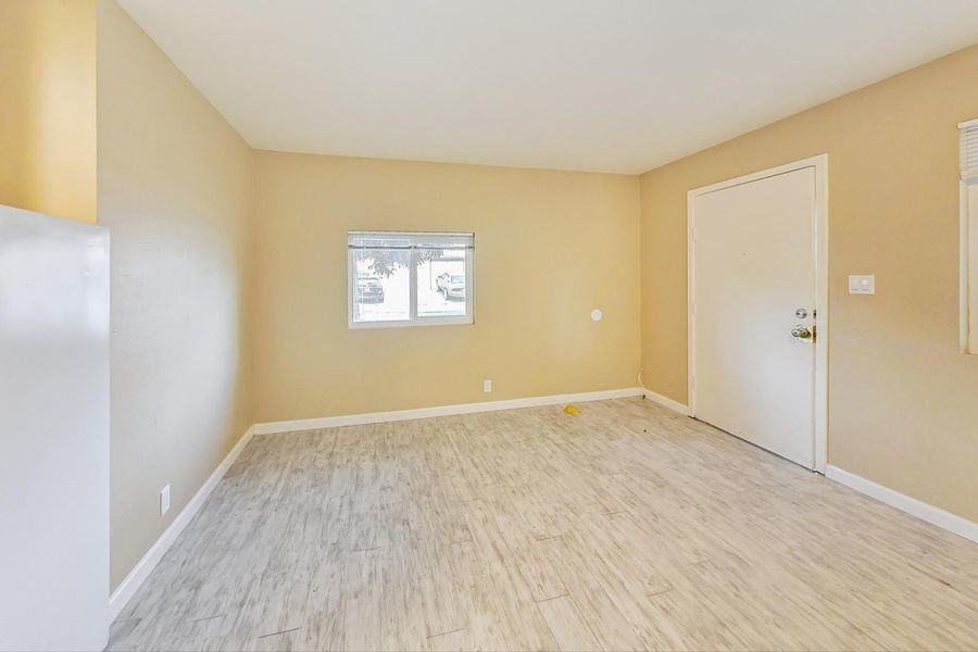 3257 Delaware St #05 - Photo 3 of 17