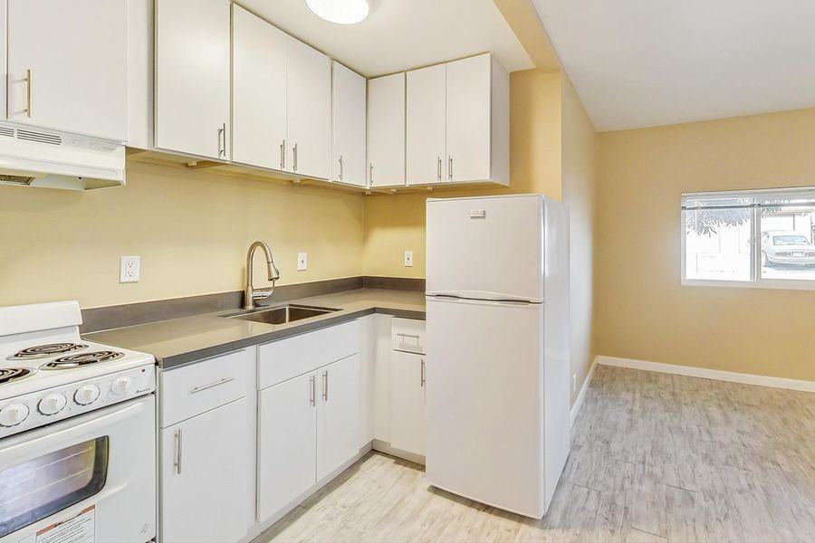 3257 Delaware St #05 - Photo 7 of 17