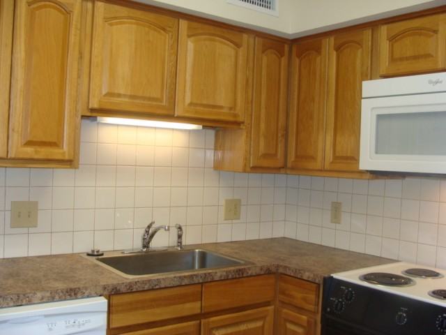 404 Neches St #G - Photo 6 of 14