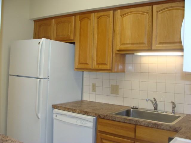 404 Neches St #G - Photo 7 of 14
