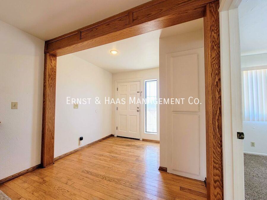 2755 E Hill St - Photo 4 of 34