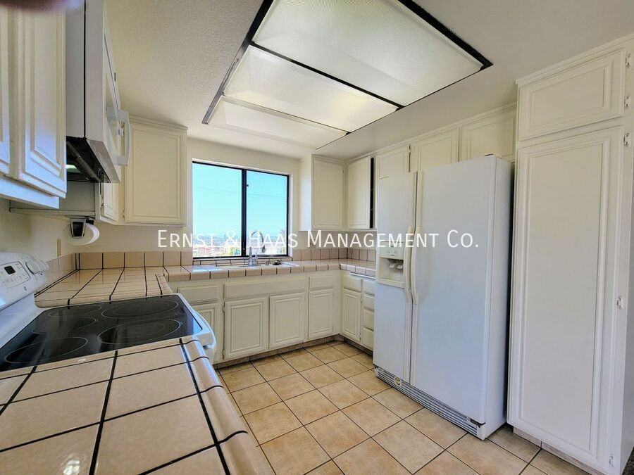 2755 E Hill St - Photo 6 of 34
