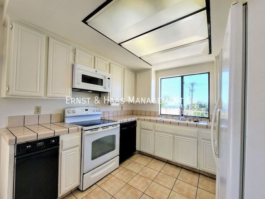 2755 E Hill St - Photo 7 of 34