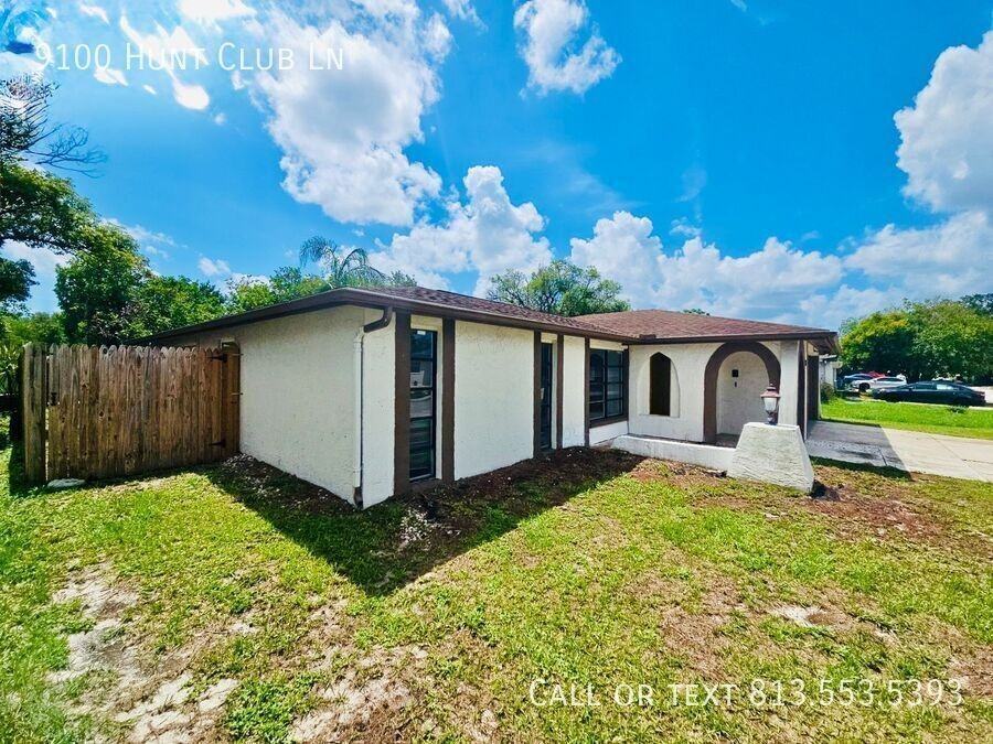 9100 Hunt Club Ln