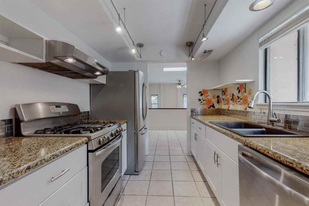 2401 San Patricio Plz #NA - Photo 4 of 18