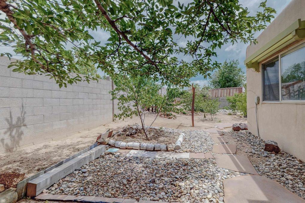 2401 San Patricio Plz #NA - Photo 6 of 18