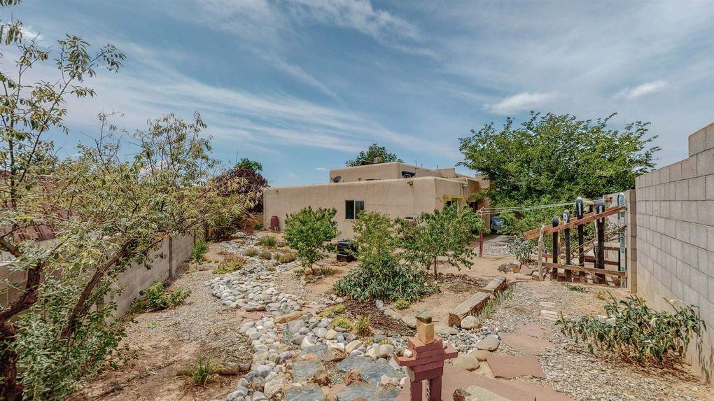 2401 San Patricio Plz #NA - Photo 7 of 18