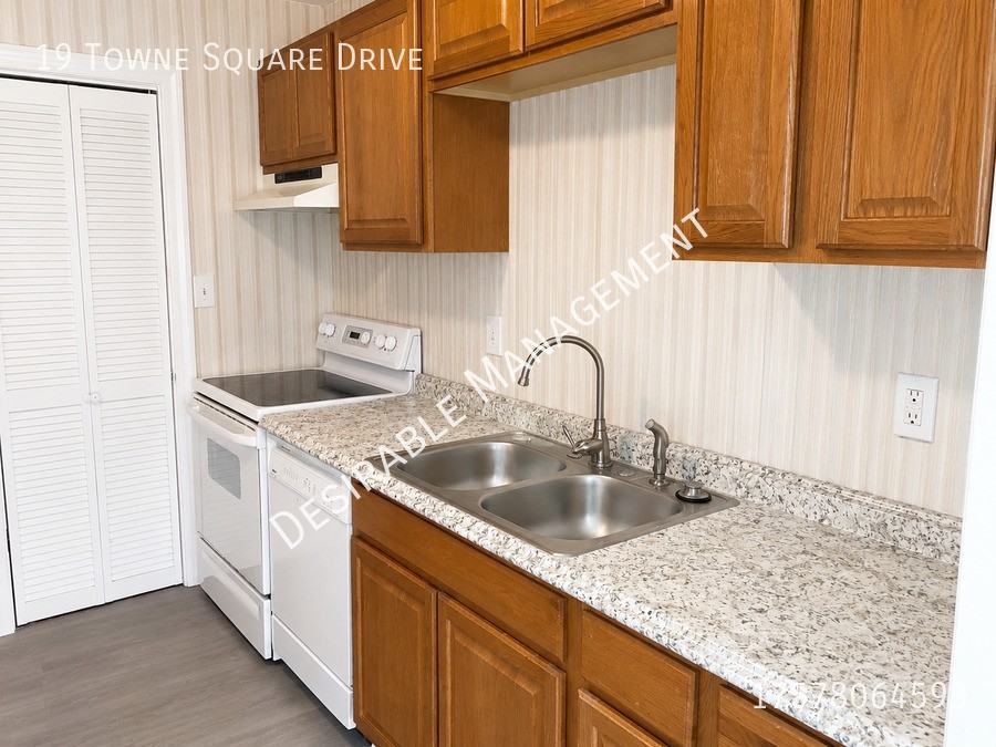 19 Towne Square Dr - Photo 4 of 17