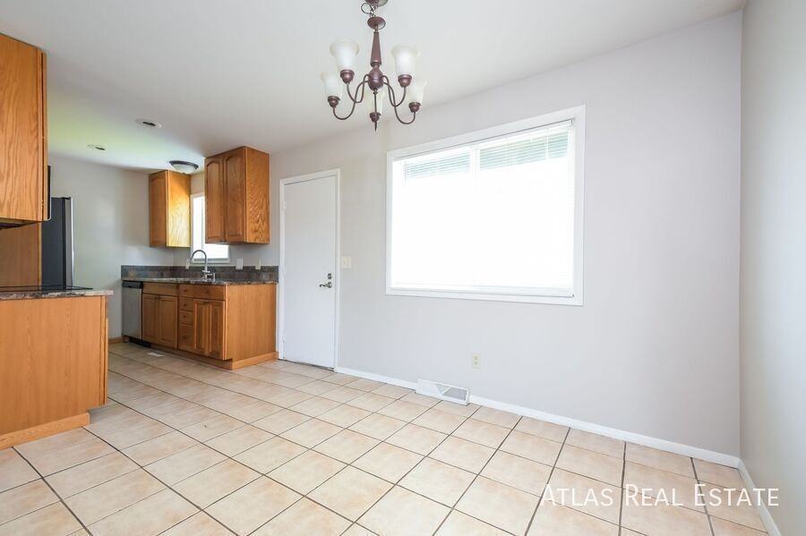 10553 W 106th Ct - Photo 4 of 20