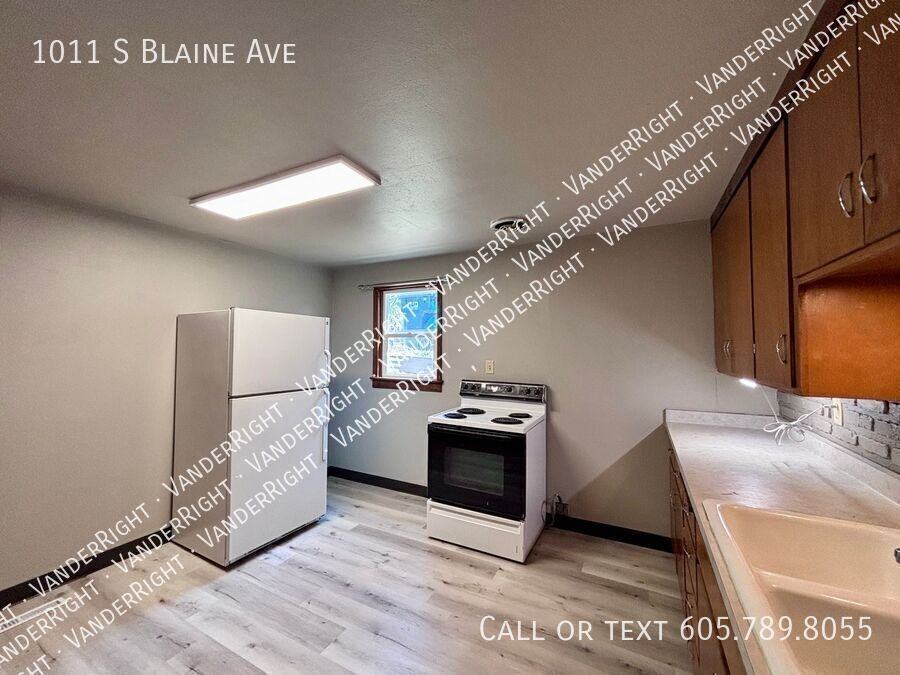 1011 S Blaine Ave - Photo 2 of 15