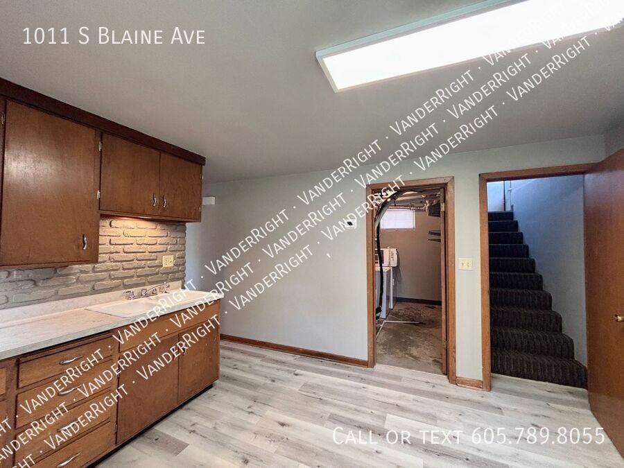 1011 S Blaine Ave - Photo 3 of 15