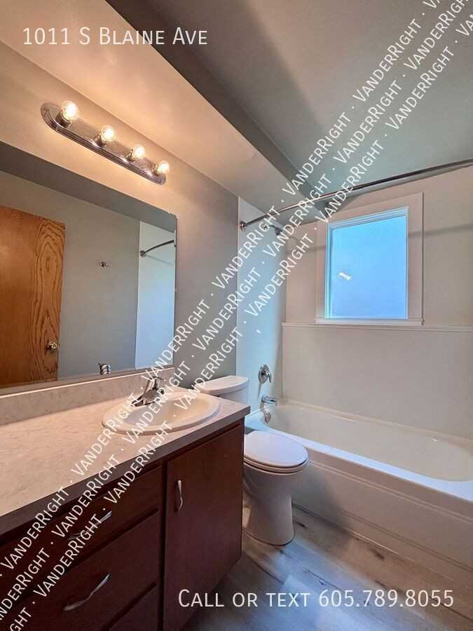 1011 S Blaine Ave - Photo 4 of 15