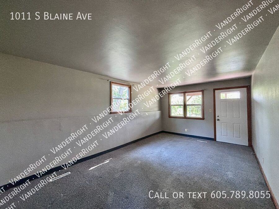 1011 S Blaine Ave - Photo 5 of 15