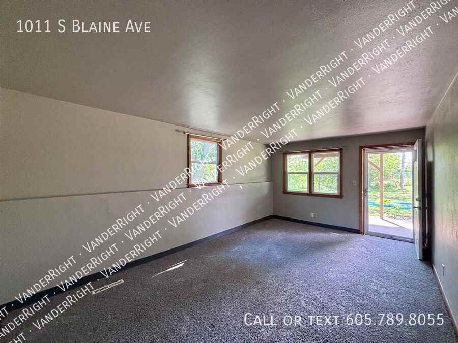 1011 S Blaine Ave - Photo 6 of 15