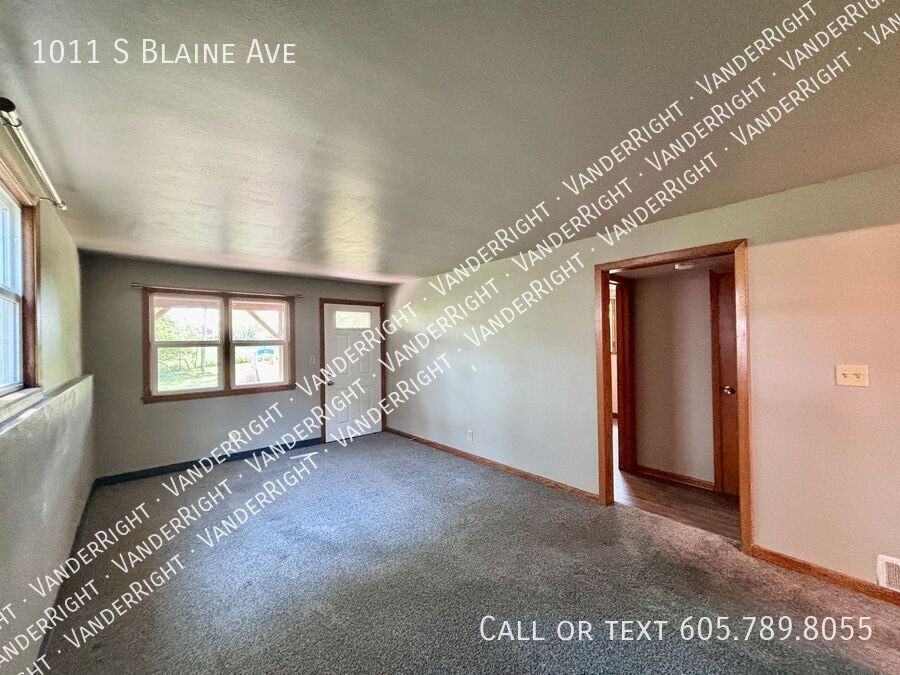 1011 S Blaine Ave - Photo 7 of 15