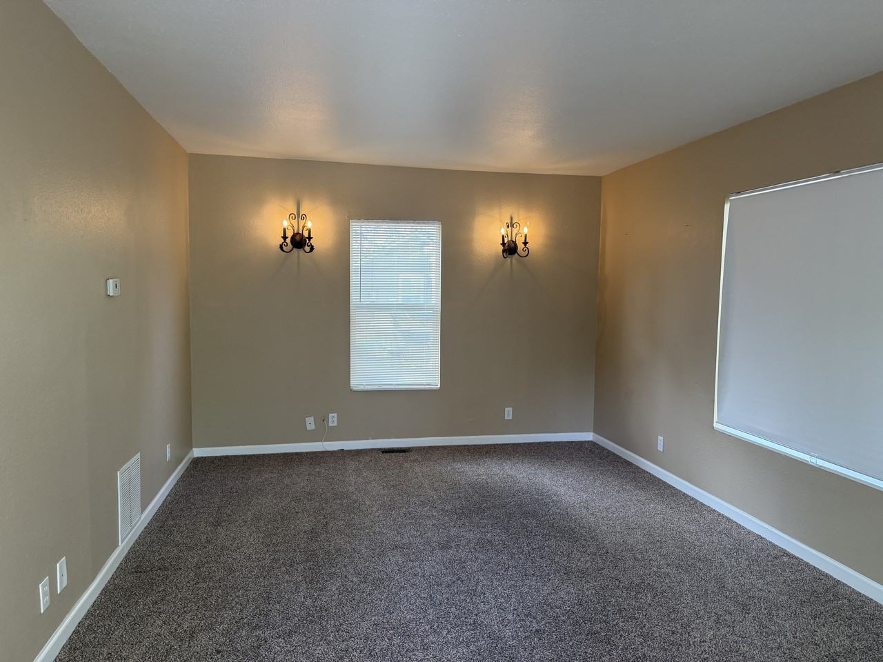411 1/2 N Spruce St - Photo 2 of 8