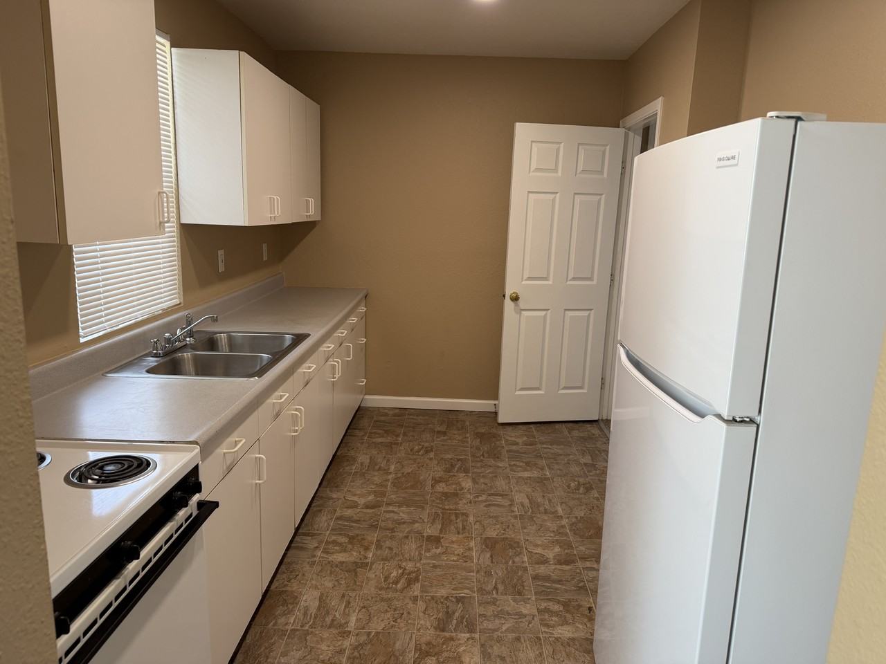 411 1/2 N Spruce St - Photo 3 of 8