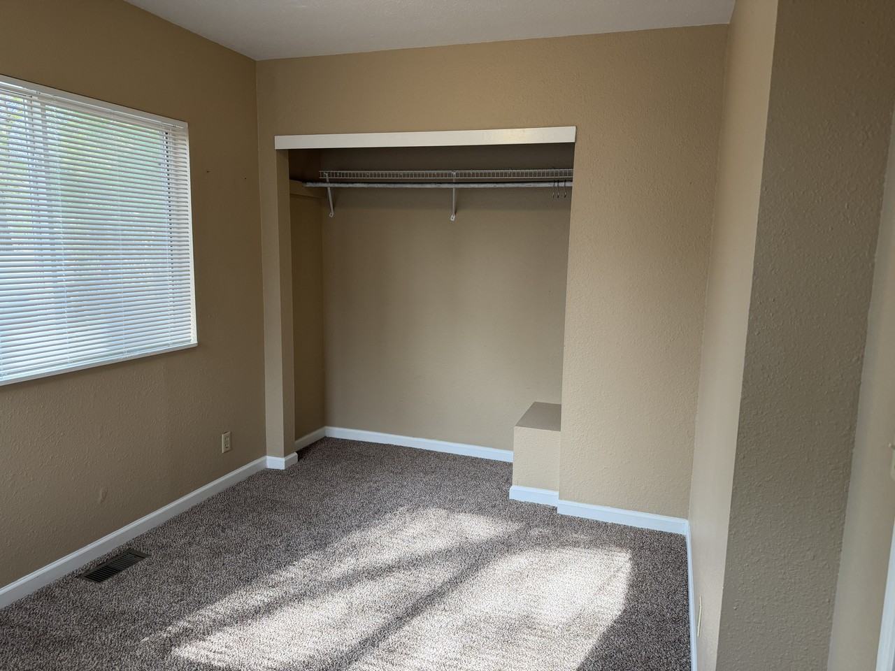 411 1/2 N Spruce St - Photo 5 of 8