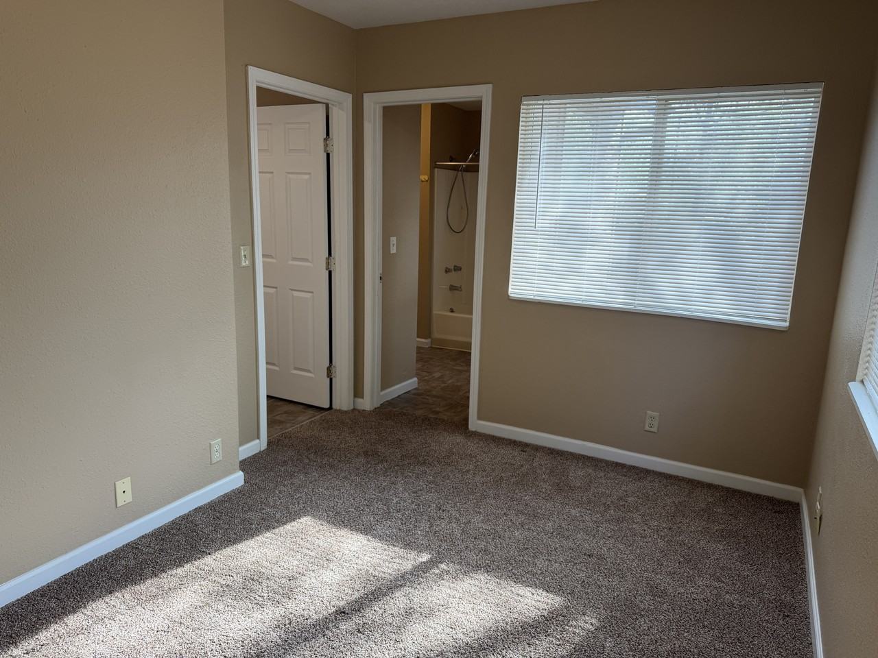 411 1/2 N Spruce St - Photo 6 of 8