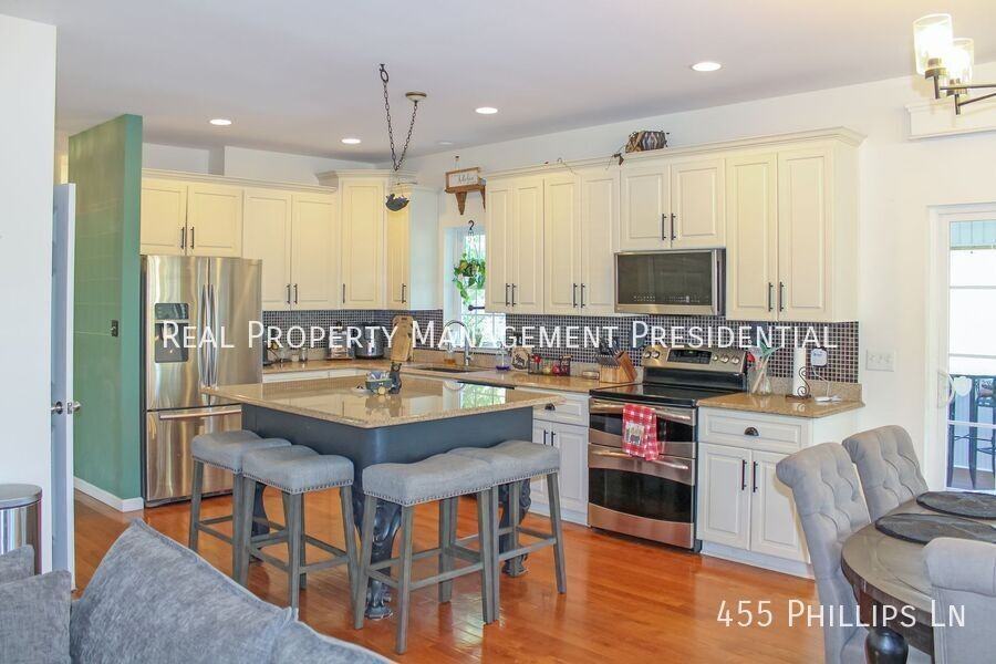455 Phillips Ln - Photo 2 of 29